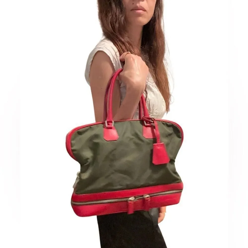 Auth Prada red leather and green nylon hand bag - Picture 2 of 16